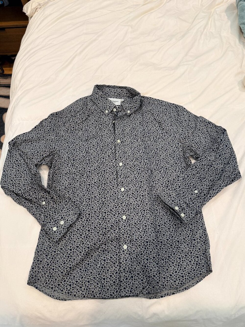 Goodfellow & Co Men’s Large Gray Blue Floral Vine Button Down Shirt Like New